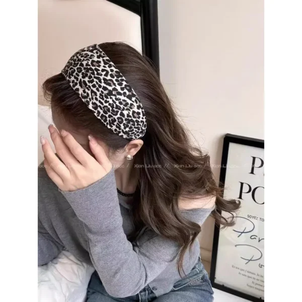 Leopard Slip High-End Feel Stylish Fashionable Hairband For Women Vintage Hair Styling Headband Face Wash Hair Accessories - Image 4